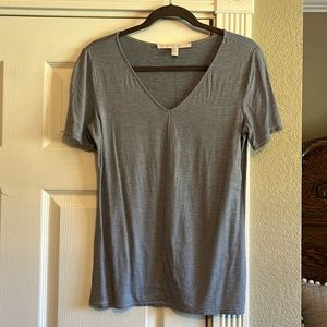 Cute comfy navy stripe tee.